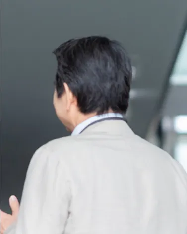 投資詐欺で960万円の被害に遭った男性のイメージ