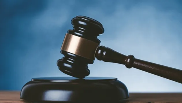 訴訟による返金請求を表す裁判用の木槌